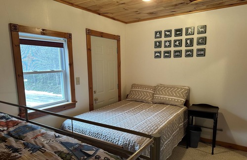 Newark Cabin | Newark Bunkhouse, Rustic cabin getaway. Close to Island Pond and Burke Mountain.