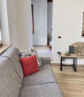 Castelnuovo del Garda Apartment | Newcastle house
