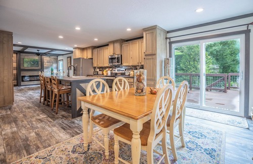 Gaffney Other | Newer 3-bedroom country farmhouse with bold creek & hot tub in Gaffney! Sleeps 5