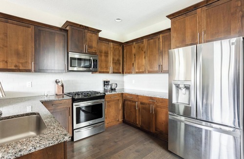 Oak Hills House | Newer 4 bedroom home. Close to Nike, Intel, hospitals & shopping.