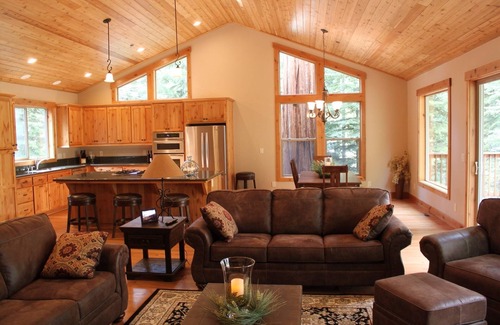 Tahoma House | Newer Built ski to ski lift , Extra Master Bedroom ,Sleeps 10