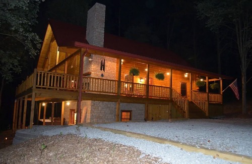 Carbon Hill Cabin | NEWER cabin, 5 BR, 2 fireplaces, hot tub, privacy