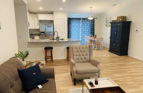 Dunnellon House | Newer & Cozy close to Rainbow River home with 3bd 2ba & private parking.