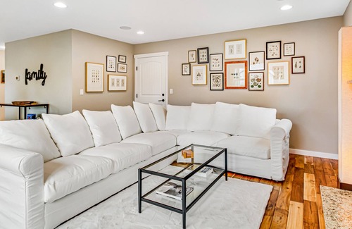 Blaine House | Newer home with large yard, gas fireplace & central AC - walk to the beach