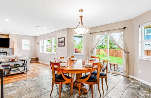 Blaine House | Newer home with large yard, gas fireplace & central AC - walk to the beach