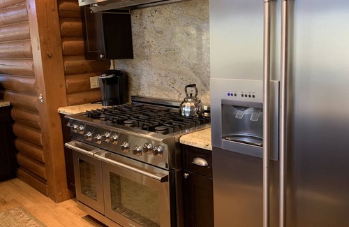 Happy Jack Cabin | NEWER, LUXURY, Solid LOG CABIN on Secluded 10 ACRES in Northern AZ