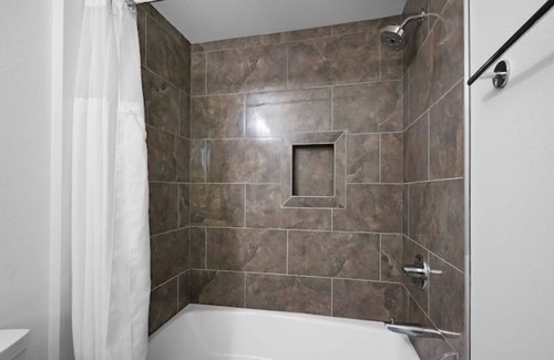 Sellwood-Moreland House | Newer Modern unit - In the Heart of Sellwood