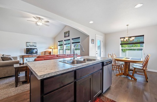 Twin Falls House | Newer NW Twin furnished home near hospital, park, and shops, monthly rental