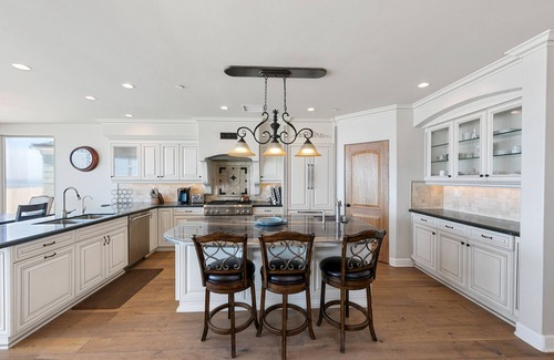 Hollywood Beach House | Newer Villa ON THE SAND 7 beds 6 baths, Elevator, 5-car parking!