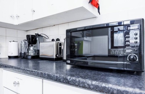 Custom House House | Newham Excel E16 - 2 bed 1 bath House w Parking