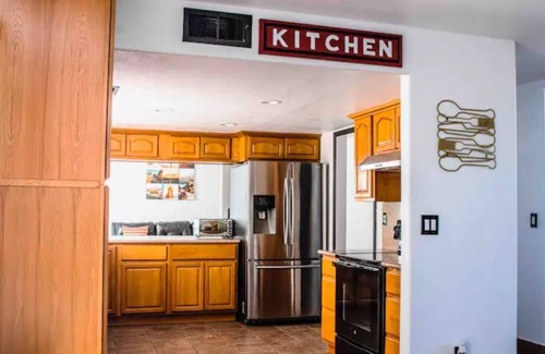 Fresno House | Newley remodeled and furnished home!