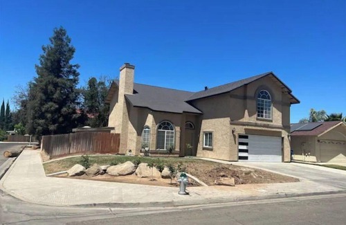 Fresno House | Newley remodeled and furnished home!