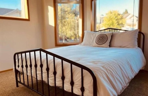 Oak Harbor Apartment | Newley Remodeled on Golf Course