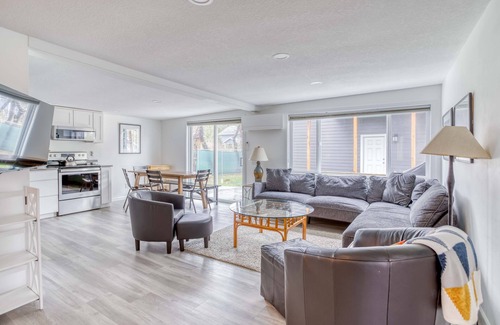 Tierra Del Mar House | Newley Remodeled Single Story Home with Two Kings and One Minute Walk to Beach!