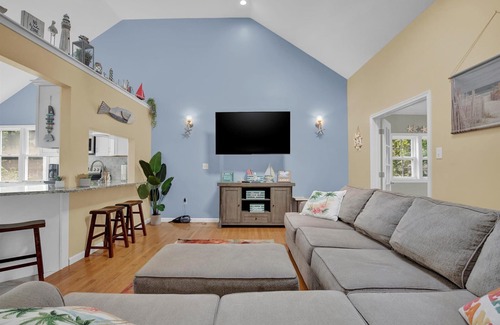 Ocean Pines House | Newley Renovated Beach Home, Min. to Ocean City,1st FL. Master Suite, walk in