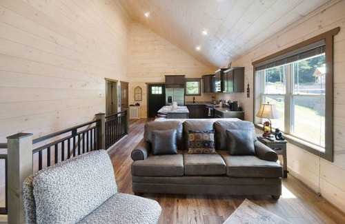 Sevierville House | Newly Built 2/3 Cabin with hot tub!