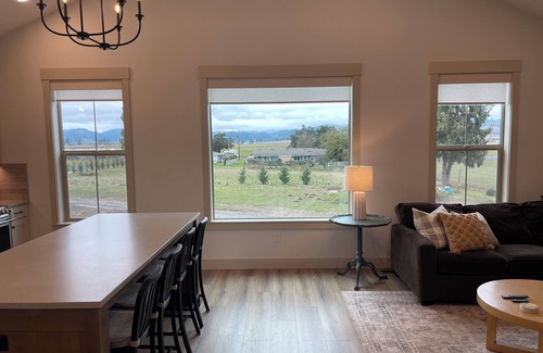 McMinnville Other | Newly built 2-bedroom farmhouse in charming McMinnville, Oregon