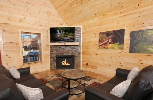 White Oak Lodge Cabin | Newly Built 2 bedroom 2 bath sleeping 10 is the perfect getaway.
