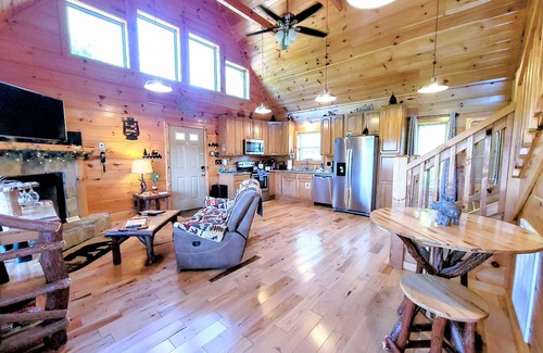 Gatlinburg - Pigeon Forge Cabin | Newly Built Cabin w/Beautiful Views! Large Deck, LED Hot Tub, WiFi, King Suite