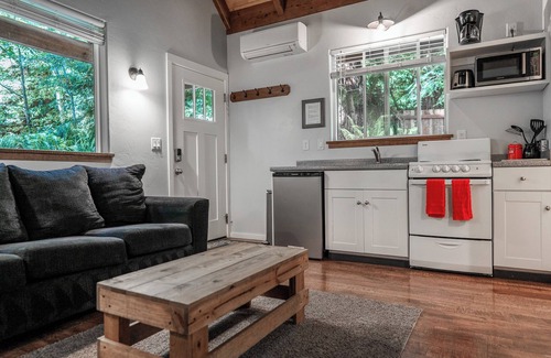 Crescent City Cabin | Newly built deluxe cabins, in a private redwood setting near the Smith River
