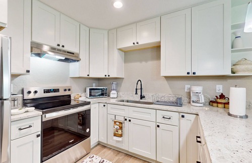 Candler House | Newly built home with central AC, private w/d, Free WiFi, and full kitchen