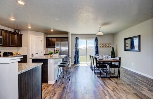 Nampa House | Newly built~large home~playroom~Cali King bed~5 TVs