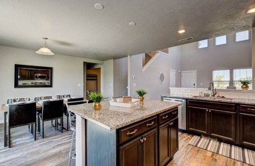 Nampa House | Newly built~large home~playroom~Cali King bed~5 TVs
