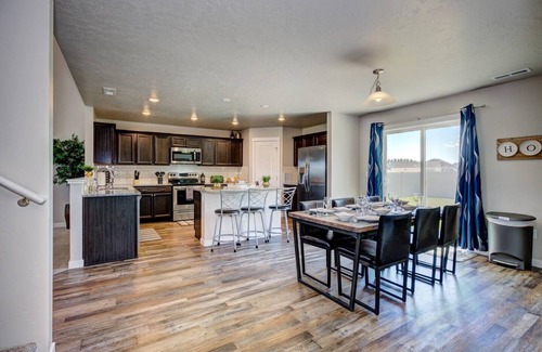 Nampa House | Newly built~large home~playroom~Cali King bed~5 TVs