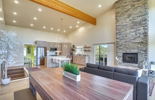 Mammoth Creek Cabin | Newly Built, Modern Alton Cabin on 4 Acres!