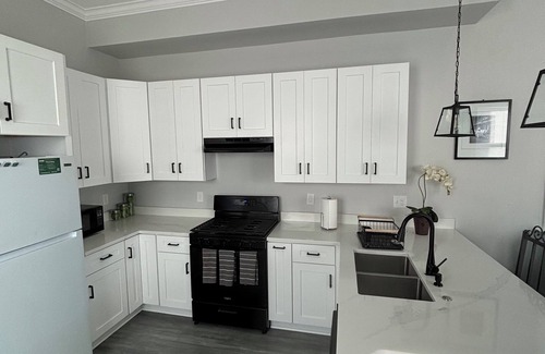 Behrman House | Newly Constructed 4br, 2.5ba with plenty space and sunlight