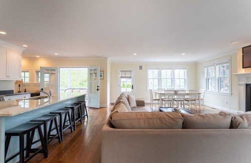 Rye House | Newly constructed (9 years) beach home only steps from Jenness Beach