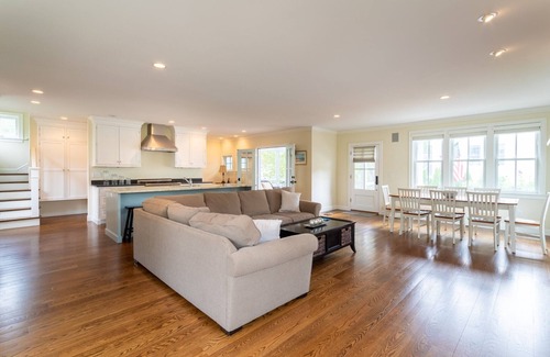 Rye House | Newly constructed (9 years) beach home only steps from Jenness Beach