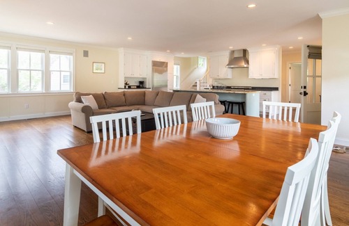 Rye House | Newly constructed (9 years) beach home only steps from Jenness Beach