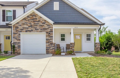 Greensboro Condo | Newly Constructed Modern Townhome