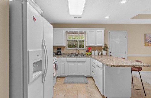 Johnson House | Newly decorated/great location, convenient to UoA, Walmart Amp, and all of NWA