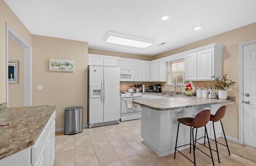 Johnson House | Newly decorated/great location, convenient to UoA, Walmart Amp, and all of NWA