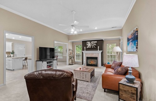 Johnson House | Newly decorated/great location, convenient to UoA, Walmart Amp, and all of NWA