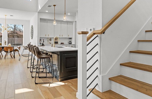 West Dallas House | Newly Designed Modern Home - BBQ, Fire pit & More