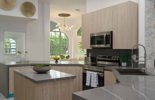 Hunt Club Villa | Newly Designed Renovated Luxe 8 BR Heated Pool