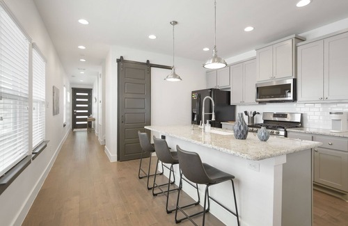 Mahncke Park House | Newly furnished near botanical garden/pearl/downtown - & playspace for the kids!