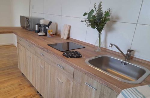 Hoppegarten Apartment | Newly furnished studio in close proximity to the city of Berlin.
