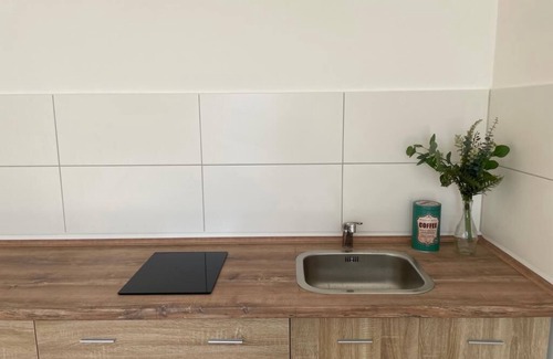 Hoppegarten Apartment | Newly furnished studio in close proximity to the city of Berlin.