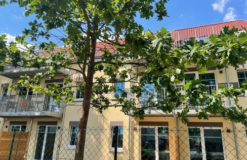 Hoppegarten Apartment | Newly furnished studio in close proximity to the city of Berlin.
