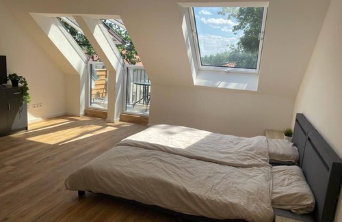 Hoppegarten Apartment | Newly furnished studio in close proximity to the city of Berlin.