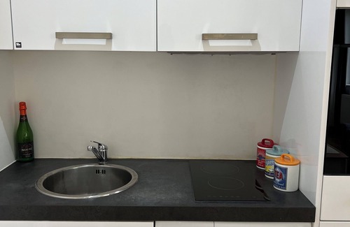 Borehamwood Apartment | Newly furnished studio in Borehamwood