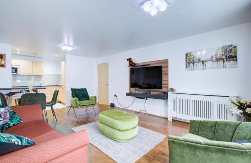 Whittington Apartment | Newly furnished stunning 2 bedroom flat