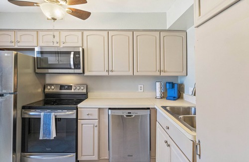 New Port Richey Condo | Newly furnished 2-beds condo w/golf course view!