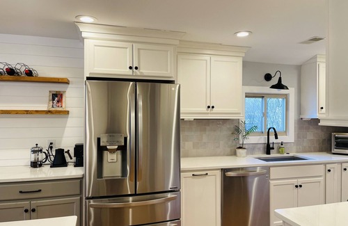 Mayfield House | * Newly Listed Lake House! Sleeps up to 12. Large sandy beach & swim area *