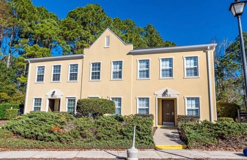 Red Hill Apartment | Newly Listed - Legends Golf & Beach Getaway! A spacious 3-bedroom apartment.