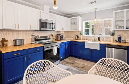 Daphne House | Newly Listed! Traveling nurses and business professionals welcome!